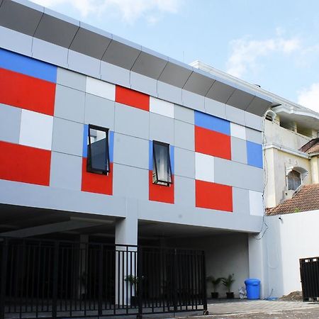 D'Paragon Upn Maguwo Kültér fotó